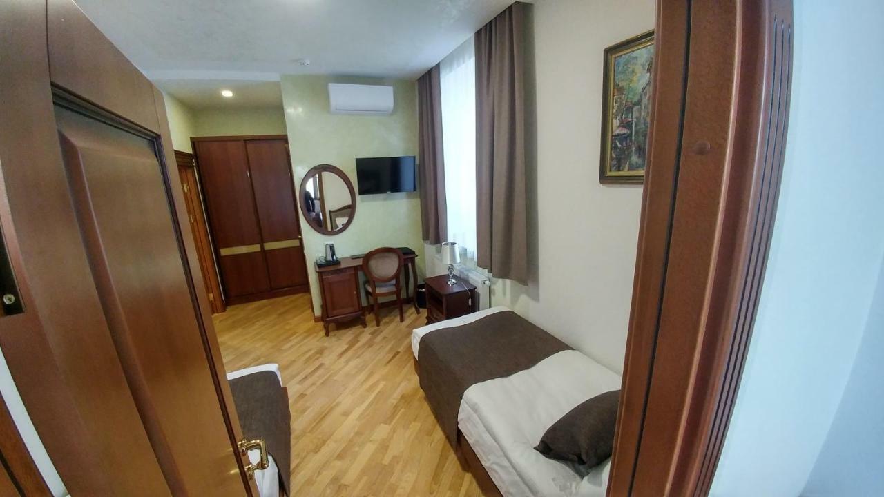 Hotel Meridian Brody Ngoại thất bức ảnh