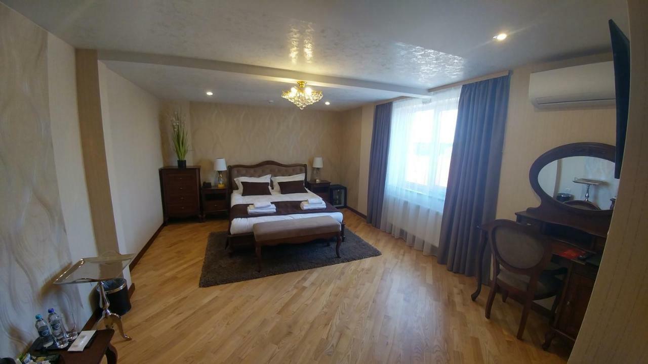 Hotel Meridian Brody Ngoại thất bức ảnh