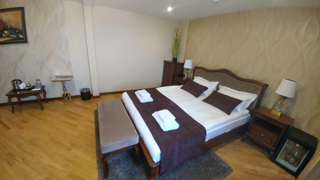 Hotel Meridian Brody Ngoại thất bức ảnh