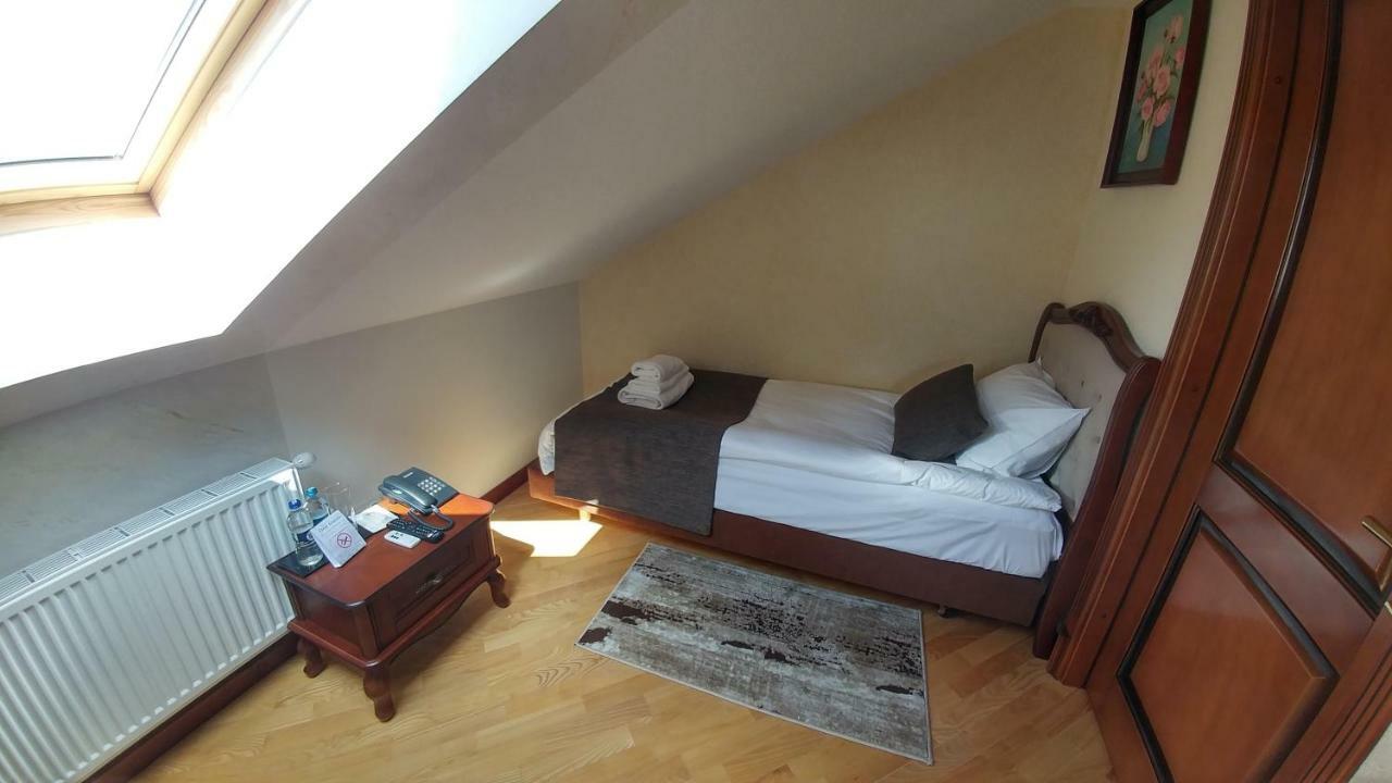 Hotel Meridian Brody Ngoại thất bức ảnh