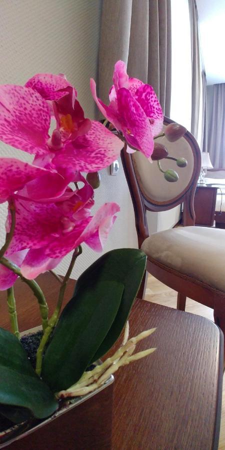 Hotel Meridian Brody Ngoại thất bức ảnh